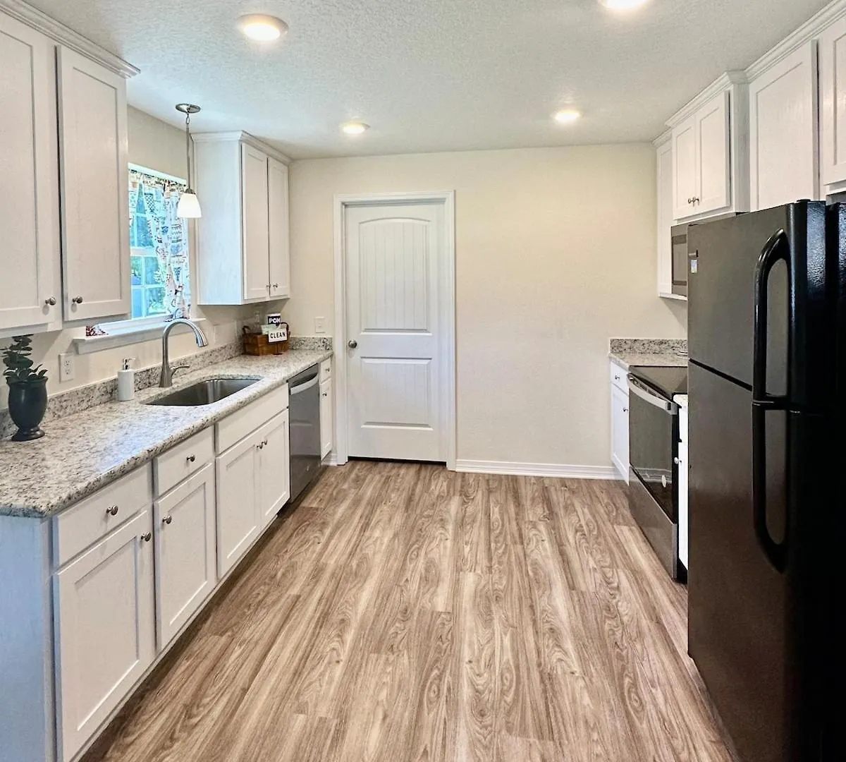 Close To Downtown, Beaches, And Nas! Pensacola